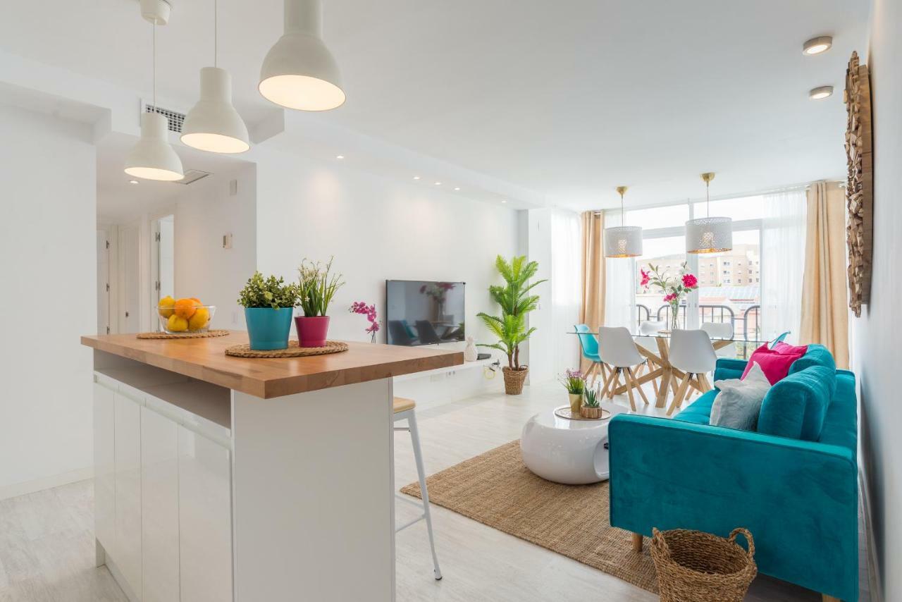Stunning Spacious City Apartment With Free Parking マラガ エクステリア 写真