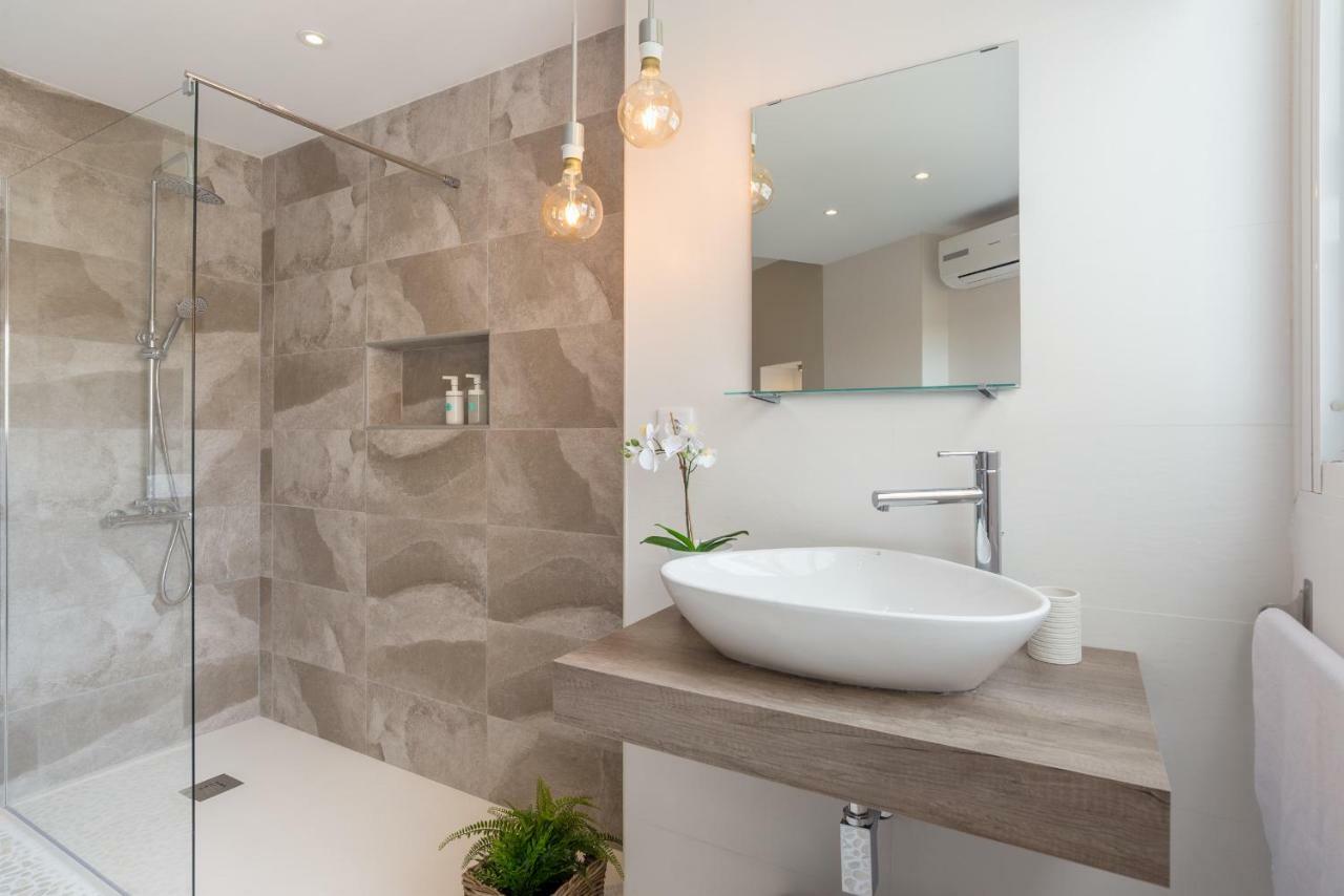 Stunning Spacious City Apartment With Free Parking マラガ エクステリア 写真
