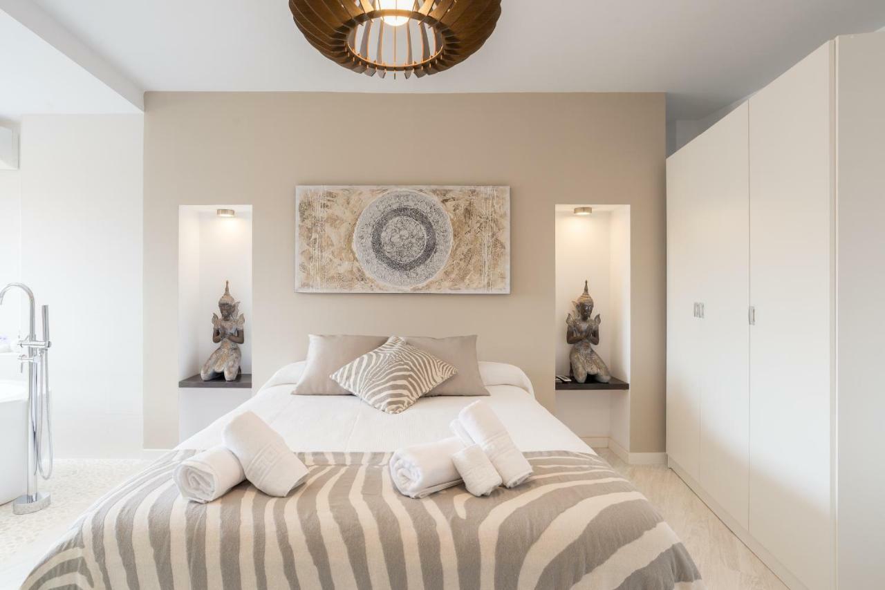 Stunning Spacious City Apartment With Free Parking マラガ エクステリア 写真