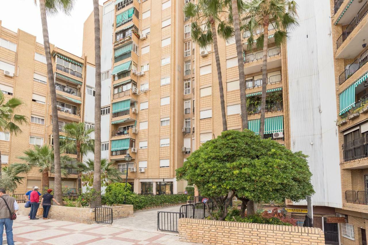 Stunning Spacious City Apartment With Free Parking マラガ エクステリア 写真