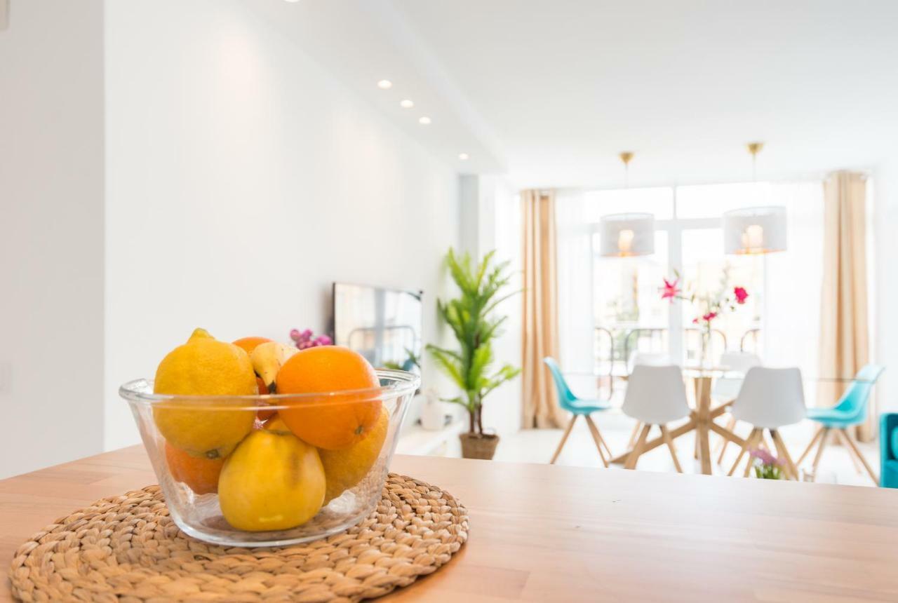 Stunning Spacious City Apartment With Free Parking マラガ エクステリア 写真