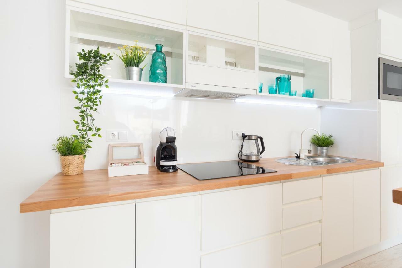 Stunning Spacious City Apartment With Free Parking マラガ エクステリア 写真