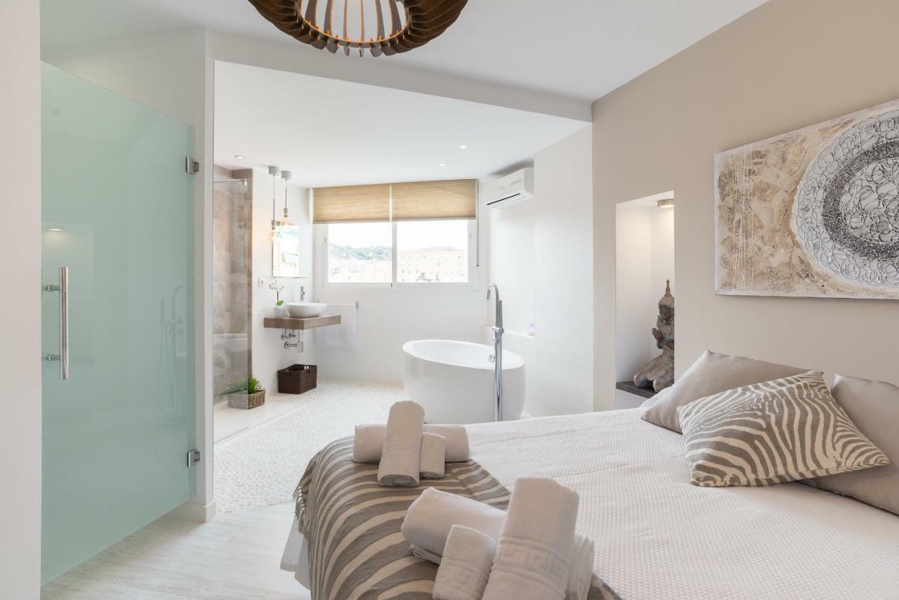 Stunning Spacious City Apartment With Free Parking マラガ エクステリア 写真
