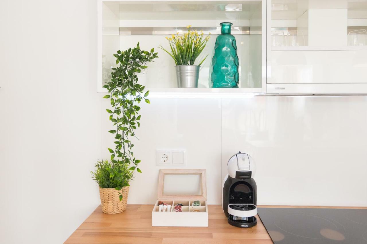 Stunning Spacious City Apartment With Free Parking マラガ エクステリア 写真