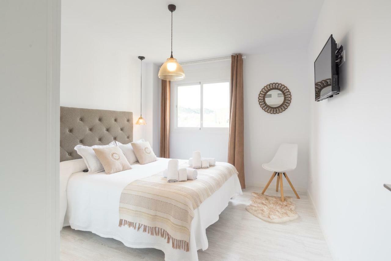 Stunning Spacious City Apartment With Free Parking マラガ エクステリア 写真