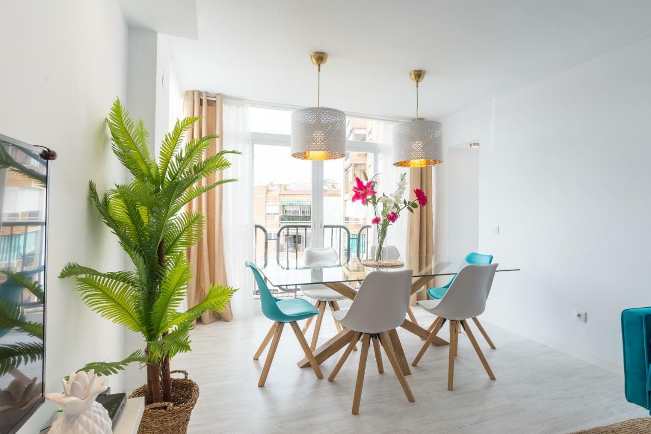 Stunning Spacious City Apartment With Free Parking マラガ エクステリア 写真