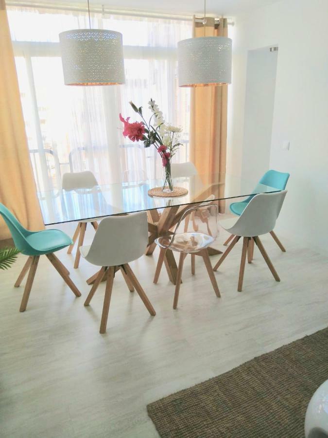 Stunning Spacious City Apartment With Free Parking マラガ エクステリア 写真